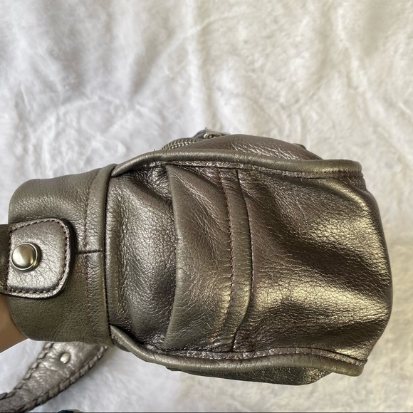 B. Makowsky 100% Leather Silver Small Shoulder Bag - Picture 6 of 14